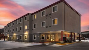 Front of property – evening/night - Red Roof Inn Johnstown (Johnstown)