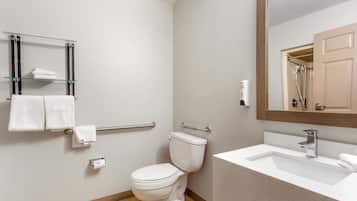 Deluxe Room, 1 Queen Bed, Roll-in Shower, Non Smoking | Bathroom | Free toiletries, towels, shampoo, toilet paper
