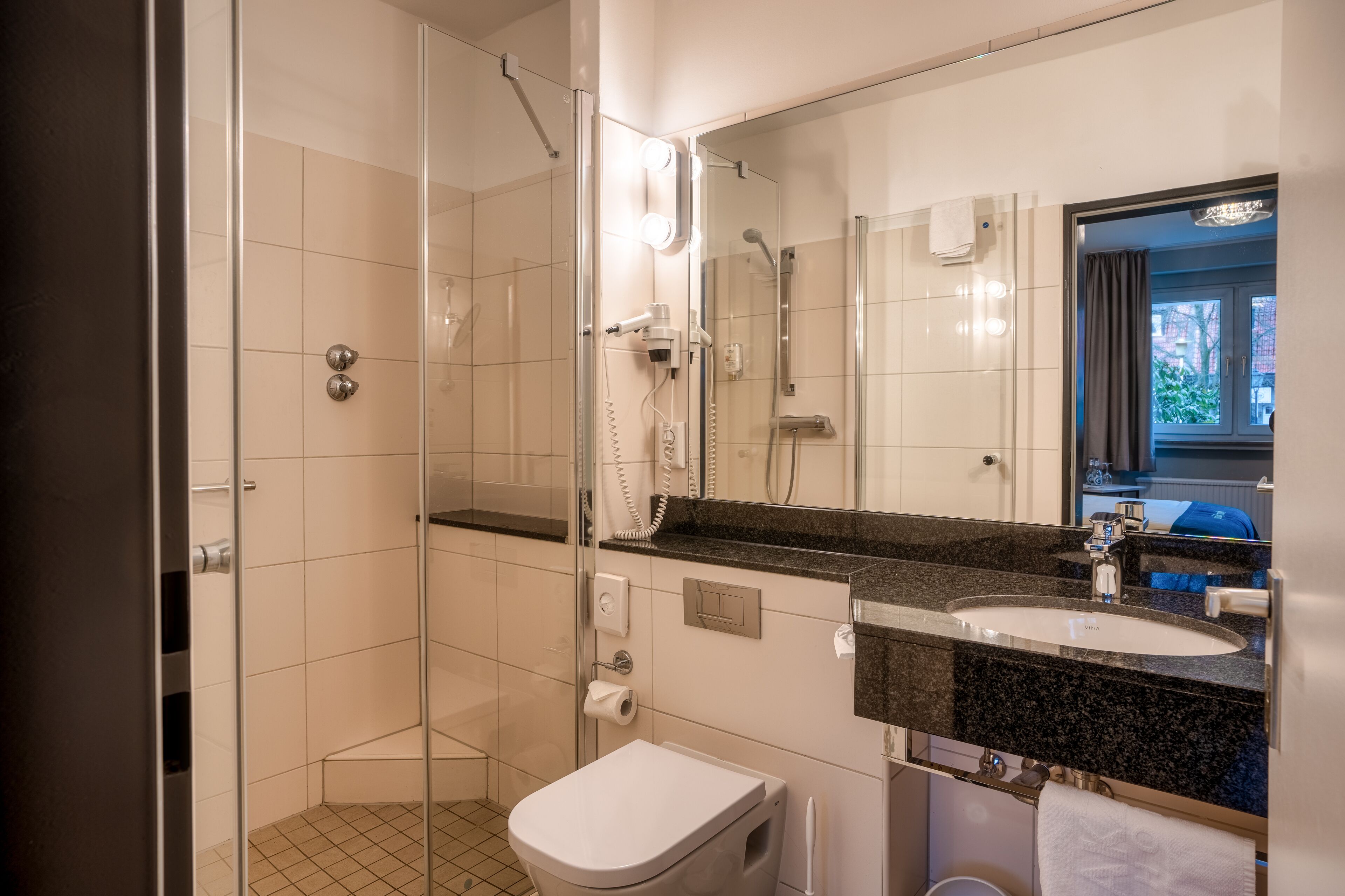 shower, free toiletries, towels