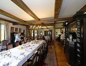 Café da manhã com buffet todos os dias (EUR 11.5 por pessoa) 