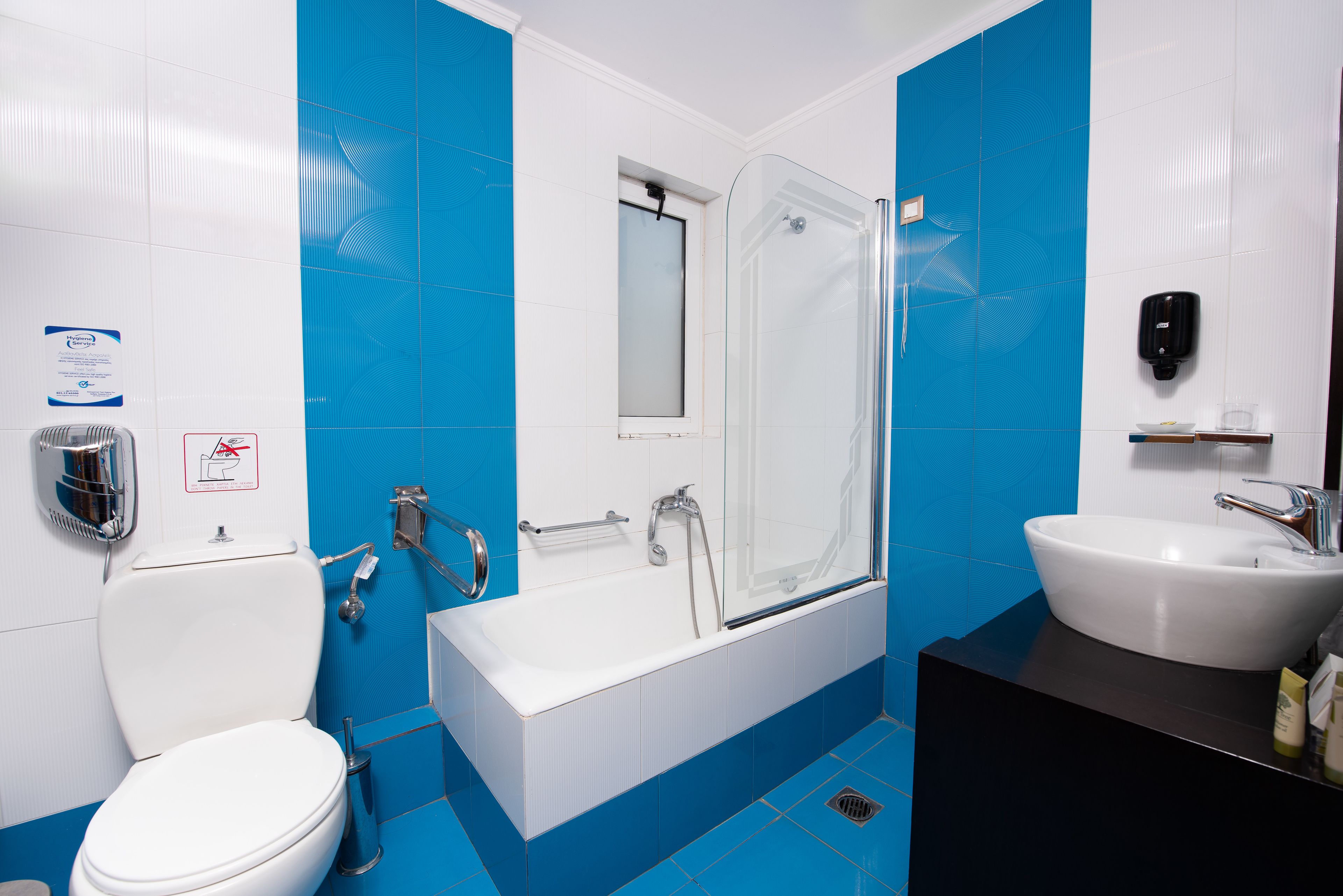 exclusive room | bathroom | free toiletries, hair dryer, towels
