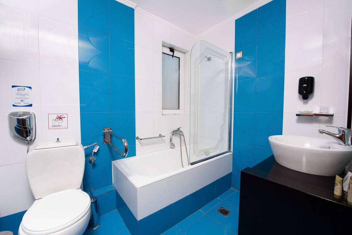 exclusive room | bathroom | free toiletries, hair dryer, towels