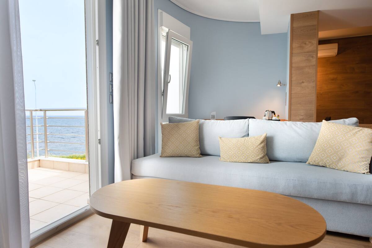 suite | living area | tv