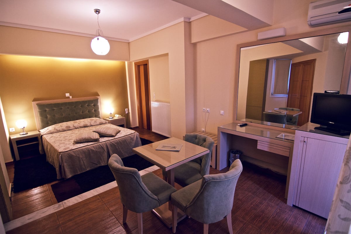 Minibar, in-room safe, desk, soundproofing