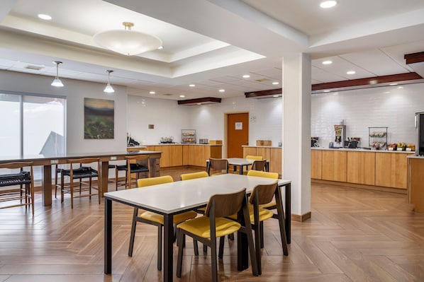 Free daily continental breakfast