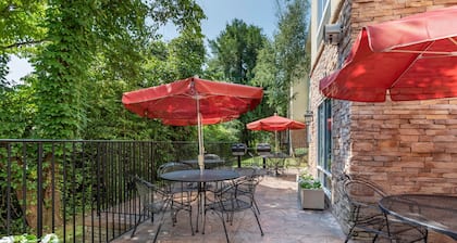 Fairfield Inn Suites by Marriott Cherokee