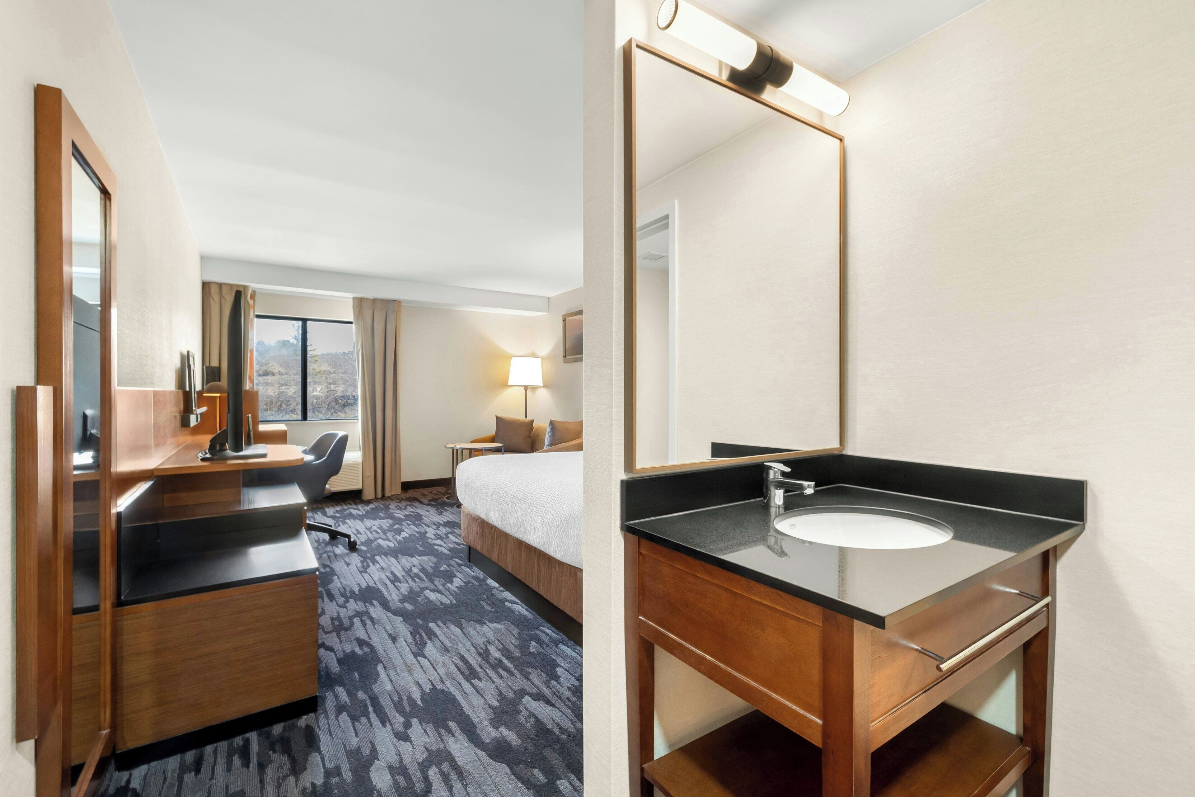 Premium bedding, in-room safe, desk, laptop workspace