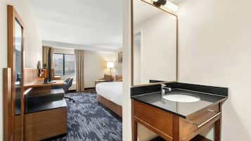 Premium bedding, in-room safe, desk, laptop workspace