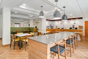 Desayuno continental incluido todos los días 