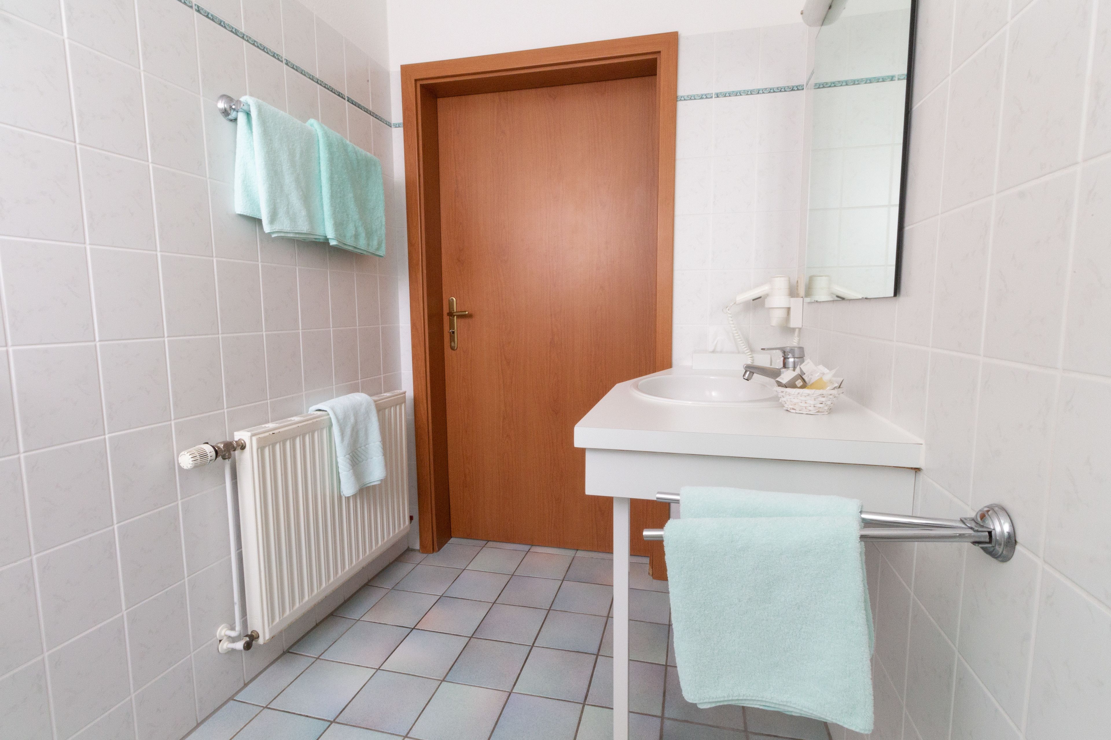 double room | bathroom