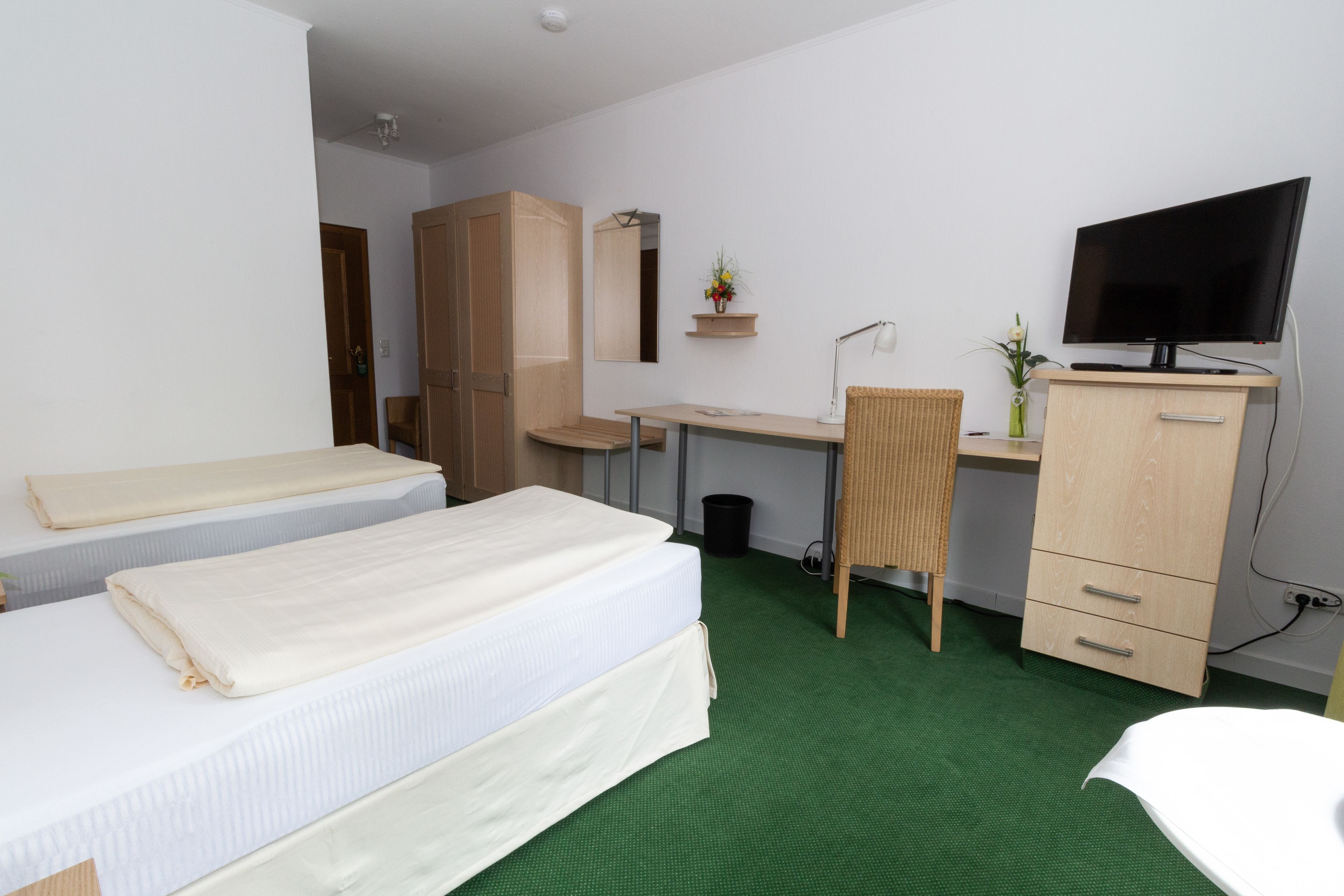 double room | individually decorated, individually furnished, desk, soundproofing