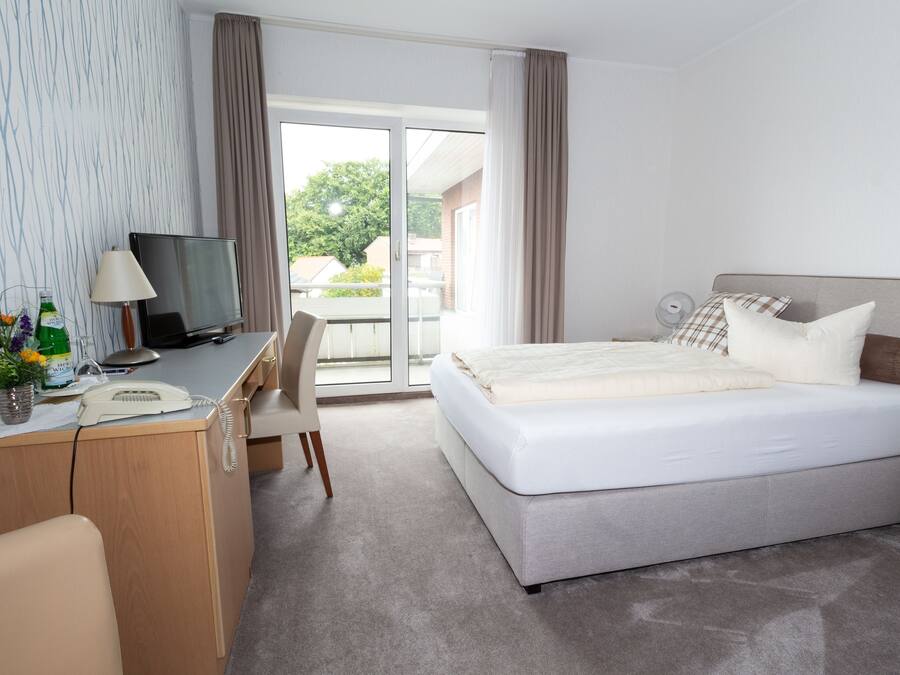 Single Room | Individually decorated, individually furnished, desk, soundproofing