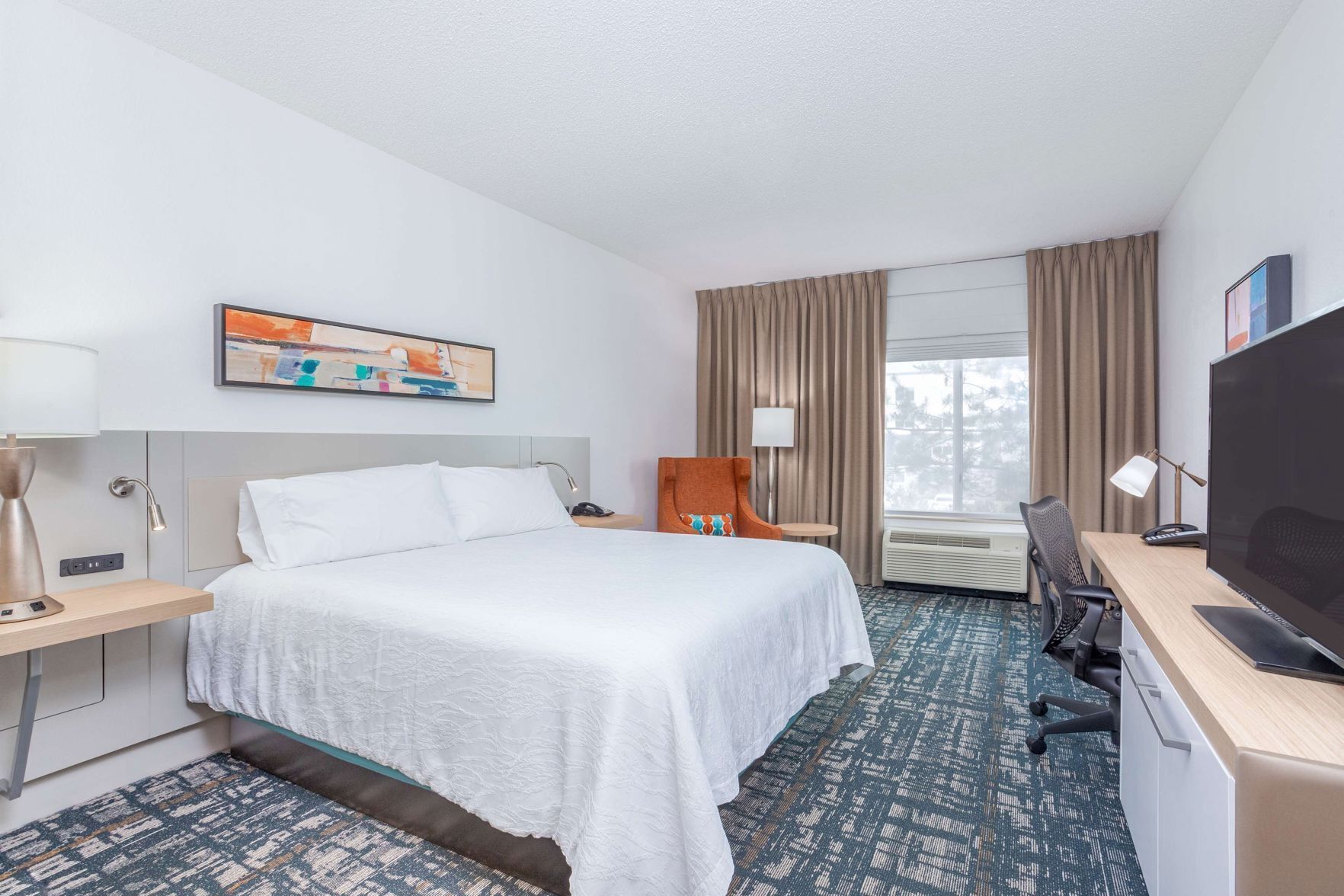 Hypo-allergenic bedding, in-room safe, desk, laptop workspace