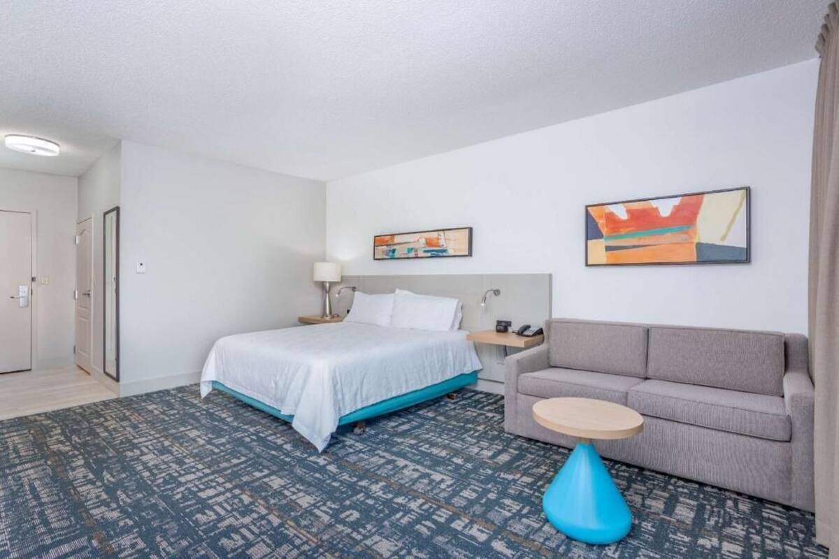 Hypo-allergenic bedding, in-room safe, desk, laptop workspace