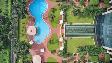 Room, 2 Single Beds, Pool View