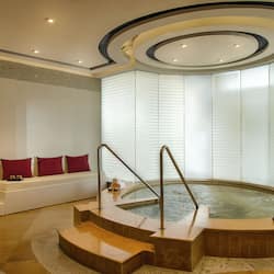 Sauna, vasca idromassaggio, bagno turco, trattamenti per il corpo