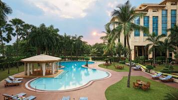 Outdoor pool, open 7:00 AM to 8:00 PM, pool cabanas (surcharge)