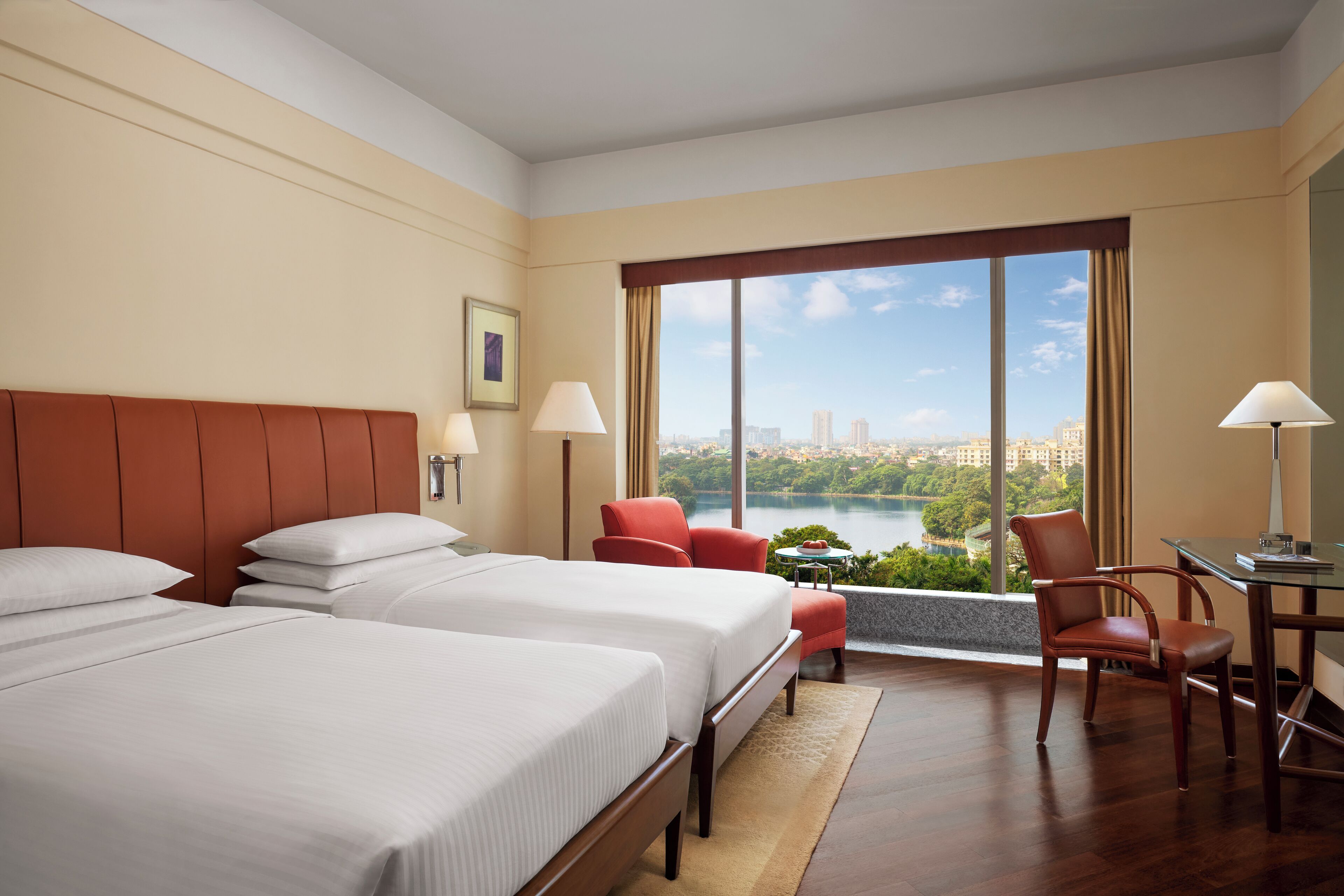 Premium bedding, minibar, in-room safe, desk