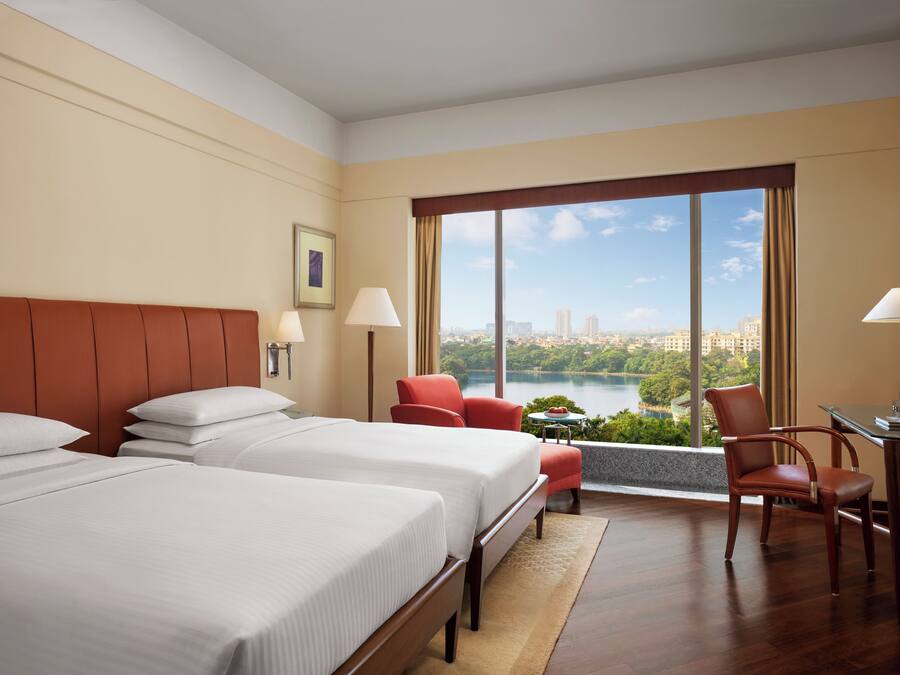 Premium bedding, minibar, in-room safe, desk