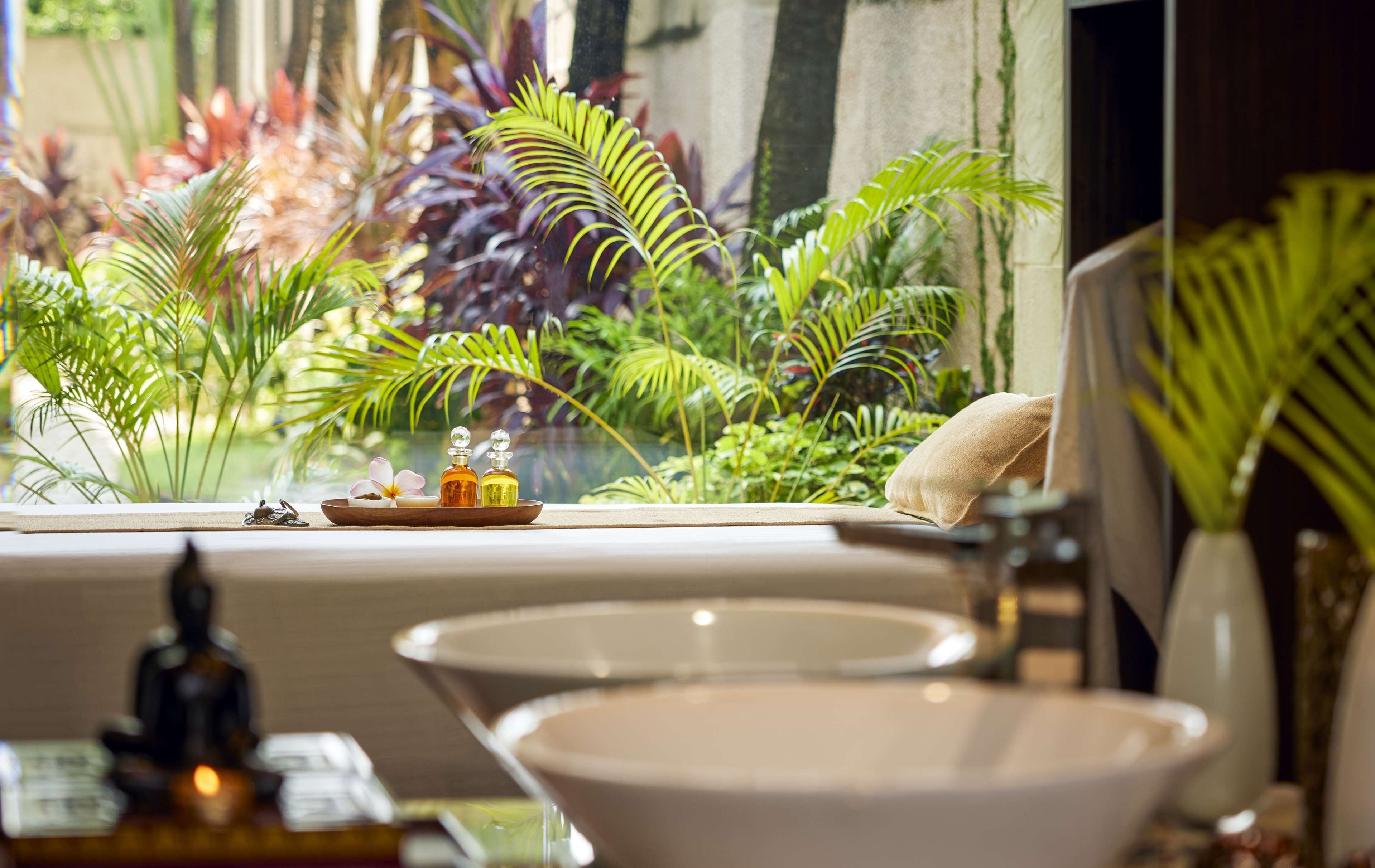 Sauna, hot tub, steam room, body treatments, aromatherapy