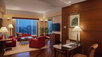 Regency, Suite, 1 kingsize bed | Luxe beddengoed, een minibar, een kluis op de kamer, een bureau