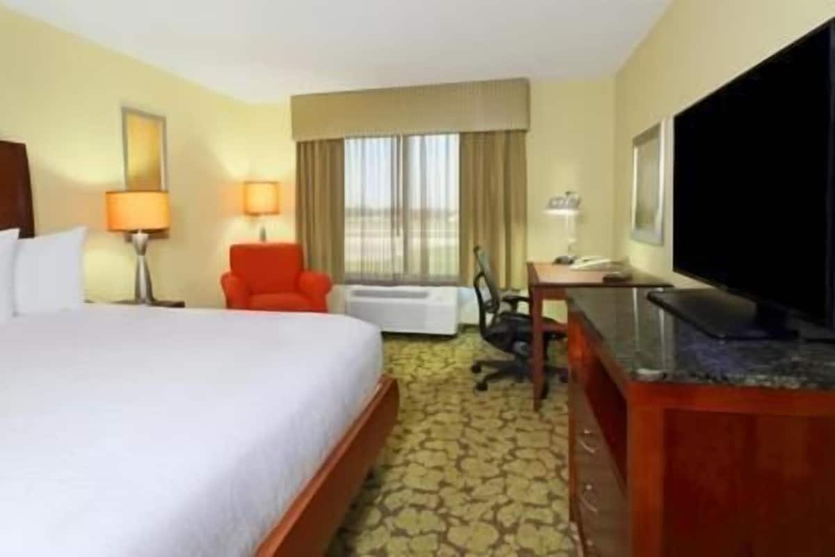 Caja de seguridad en la habitación, escritorio y cortinas blackout