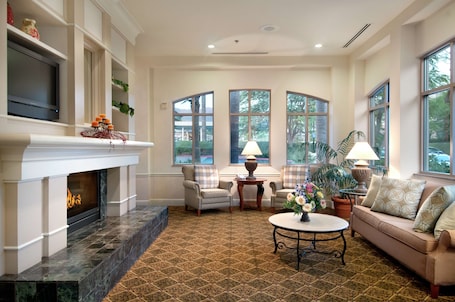 Lobby. Hilton Garden Inn Palm Springs - Rancho Mirage