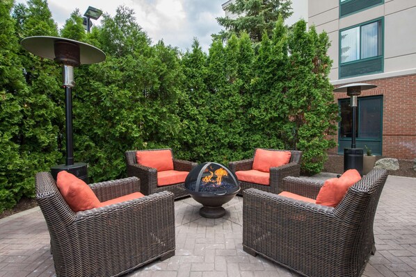 Terrace/patio - Hilton Garden Inn Fishkill (Fishkill)
