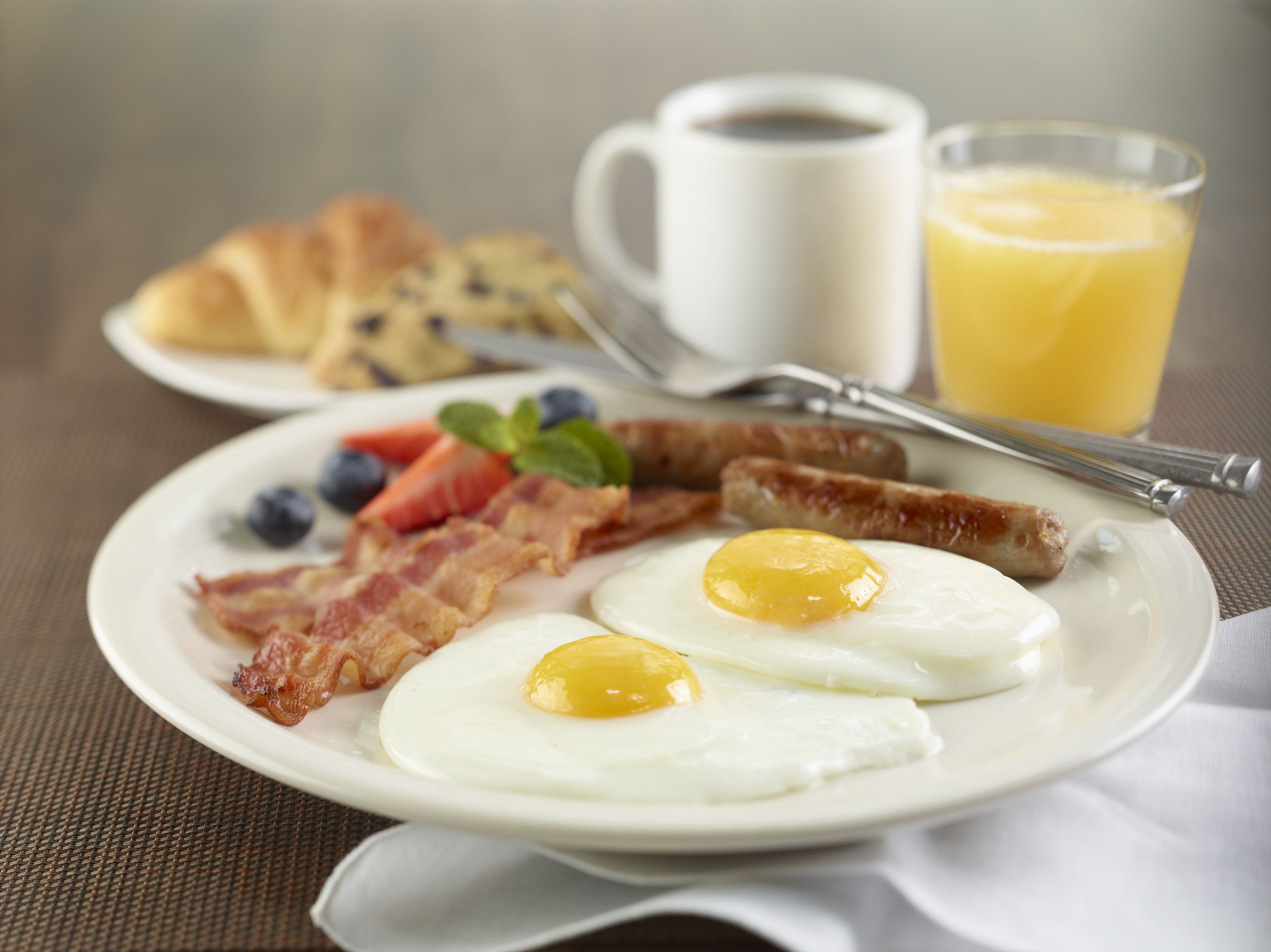 daily cooked-to-order breakfast (usd 19.95 per person)