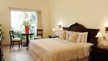 Honeymoon Suite, 1 King Bed, Jetted Tub