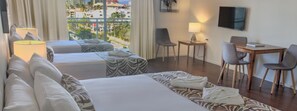 Studio | Desk, iron/ironing board, cots/infant beds, free WiFi - Cairns Plaza Hotel (Cairns)