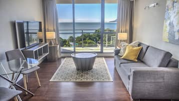 Suite, 1 King Bed, Ocean View