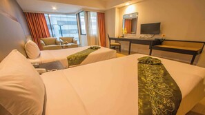 Superior Room | Minibar, caja fuerte, escritorio y tabla de planchar con plancha