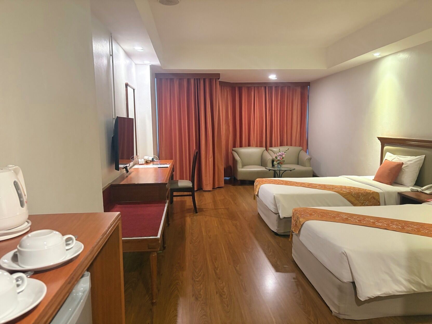 Minibar, in-room safe, desk, iron/ironing board
