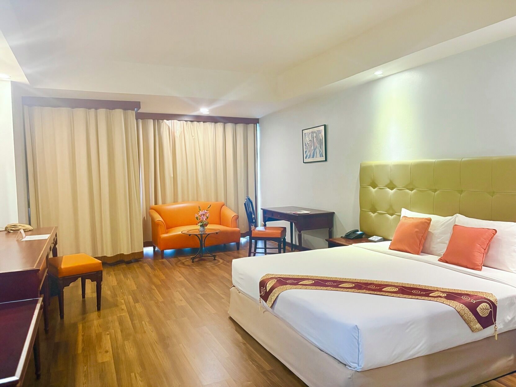 Minibar, in-room safe, desk, iron/ironing board
