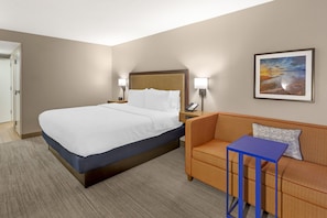 Room, 1 King Bed, Accessible | Living area