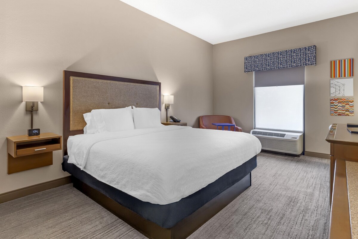 Room, 1 King Bed, Accessible, Non Smoking | Desk, iron/ironing board, WiFi (free), alarm clocks