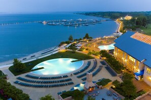 Indoor pool, 2 outdoor pools, pool umbrellas, sun loungers - Hyatt Regency Chesapeake Bay (Cambridge)