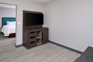 Family Room, 2 Queen Beds, Non Smoking | Desk, iron/ironing board, free WiFi, bed sheets