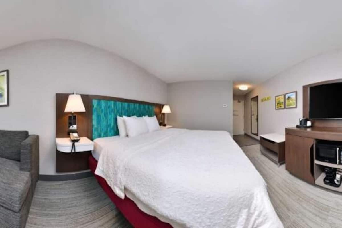 Desk, iron/ironing board, free WiFi, bed sheets
