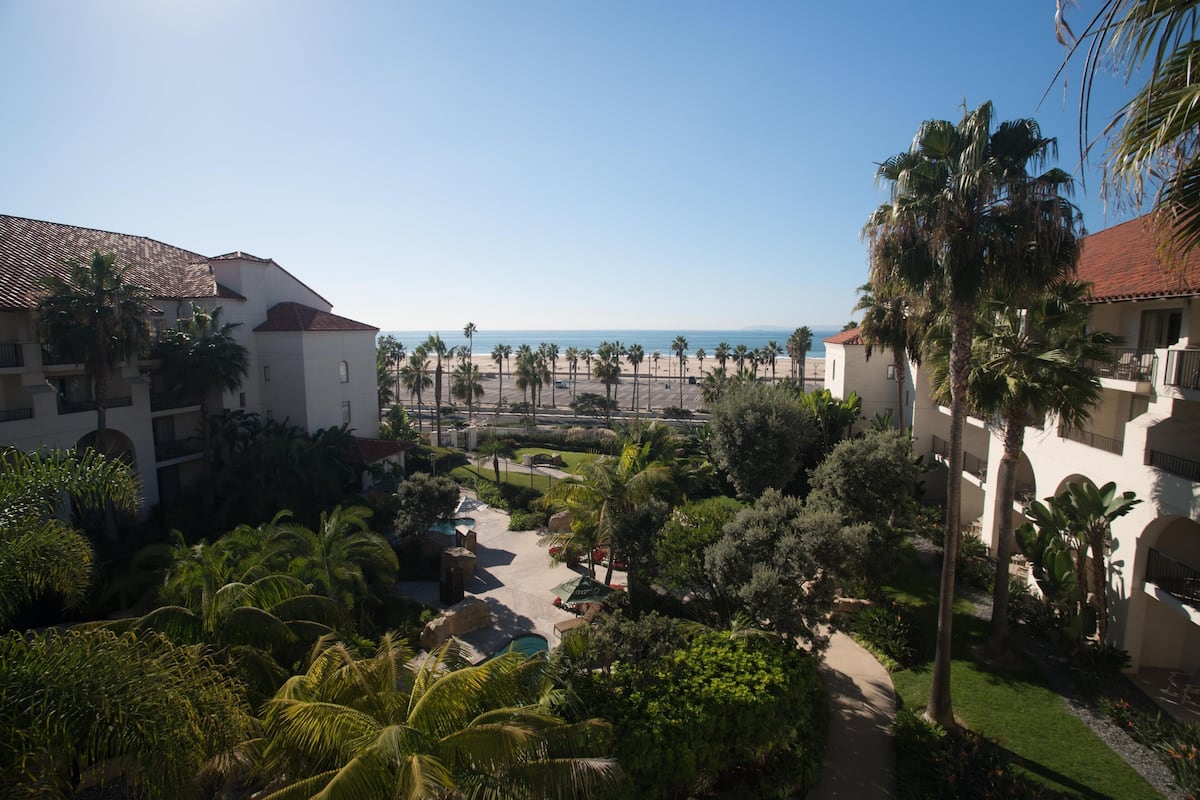Deluxe Room, 1 King Bed, Ocean View (Oversize)