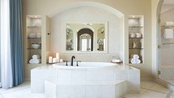 Presidential Suite | Bathroom | Combined shower/tub, designer toiletries, hair dryer, bathrobes