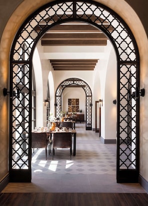 2 restaurants, breakfast, lunch, dinner served; Regional cuisine