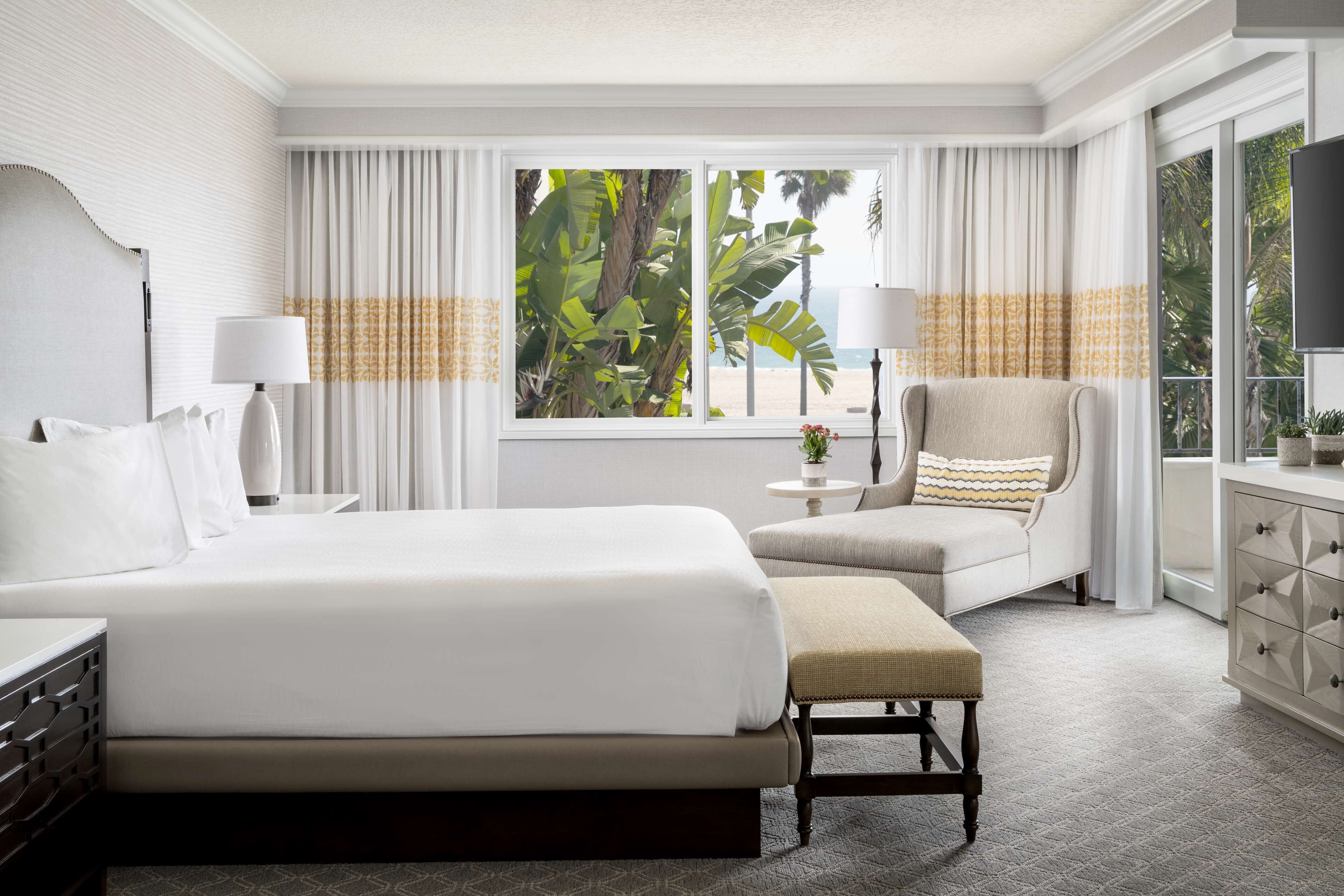 pacific suite | 1 bedroom, hypo-allergenic bedding, down duvets, pillow-top beds