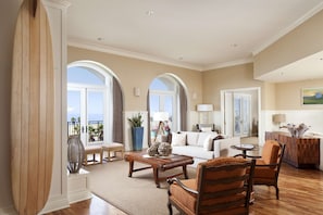 Presidential Suite | Hypo-allergenic bedding, down duvets, pillow-top beds, in-room safe