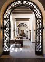 2 restaurantes; se sirve desayuno, almuerzo y cena; cocina regional