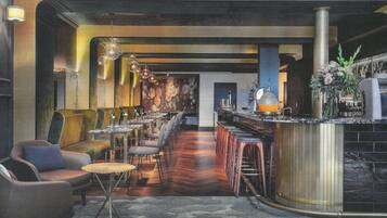 Breakfast, lunch and dinner served