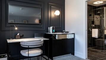 Superior-Zimmer, 1 King-Bett | Minibar, Zimmersafe, Schreibtisch, laptopgeeigneter Arbeitsplatz