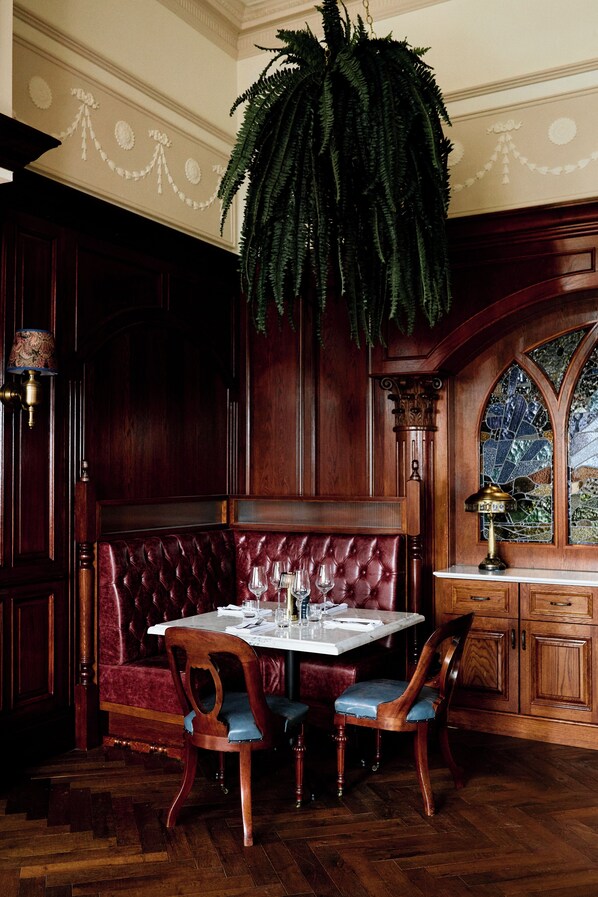3 restaurants, breakfast, lunch, dinner served; local cuisine 