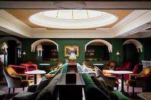 Cocktail bar